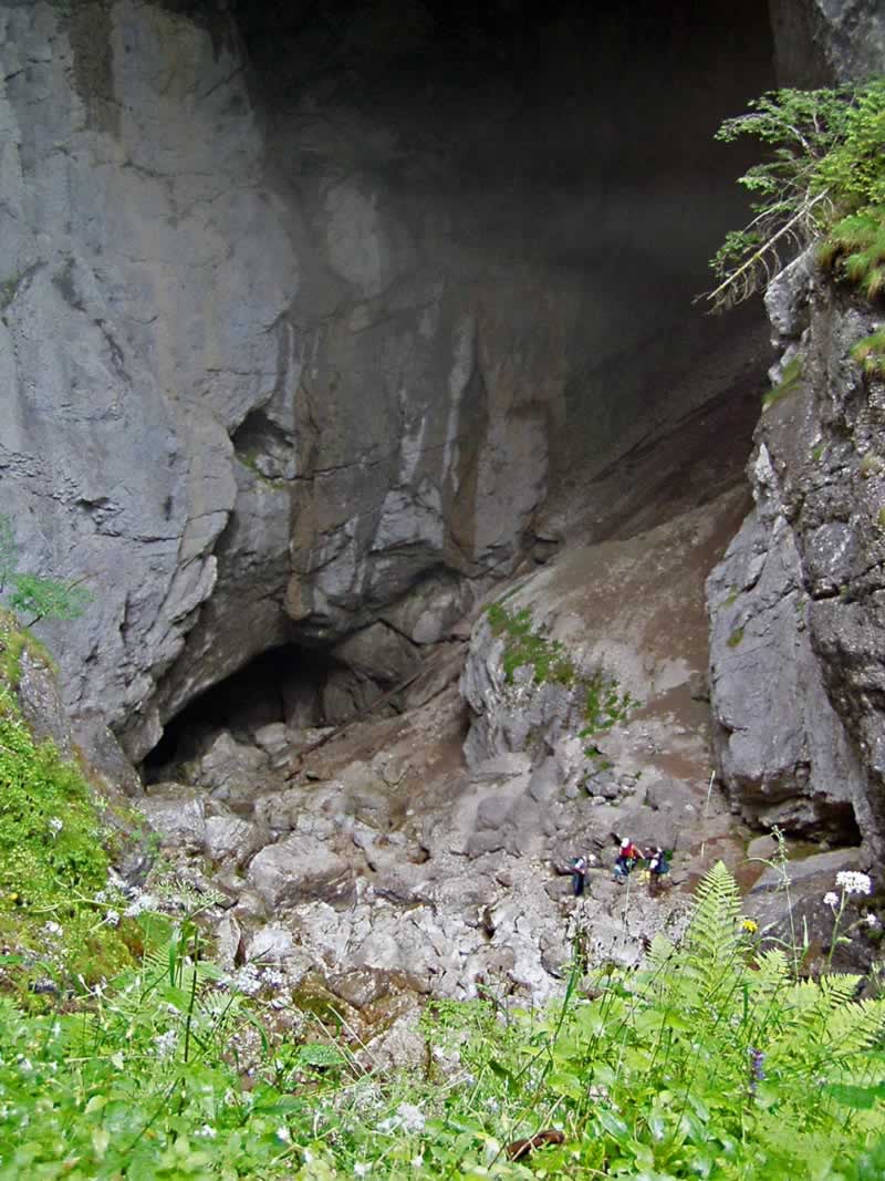 Cetatile Ponorului - cave entrance