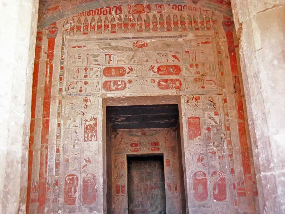Luxor gateway with original colors