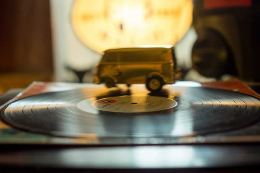 Vinyl record needle bus