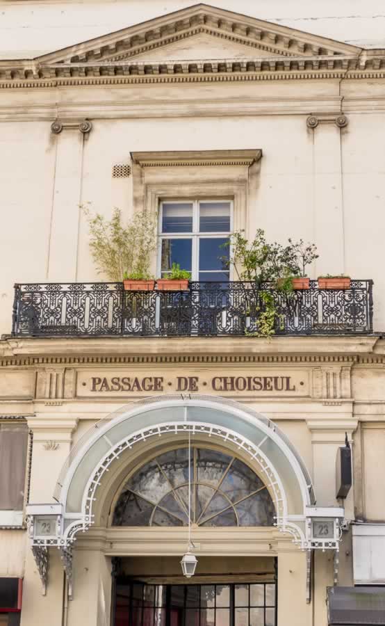 Passage Choiseul Paris - street view