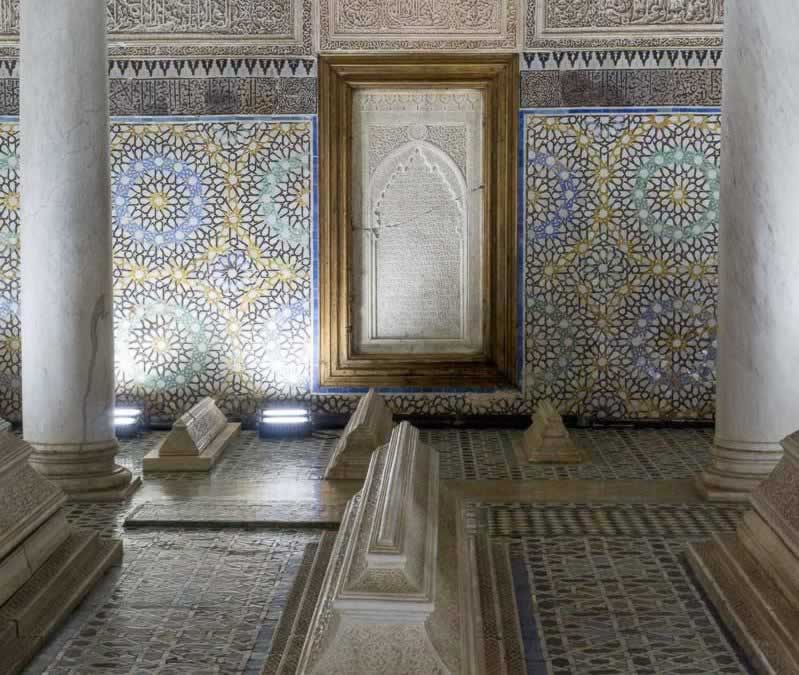 saadian tombs inside pillars