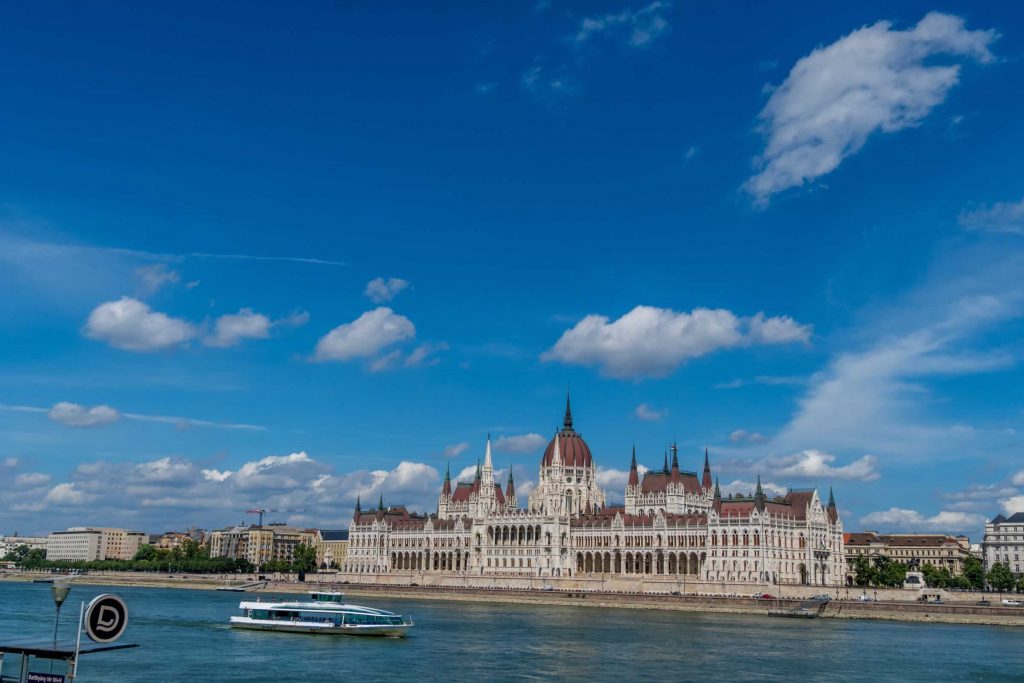 budapest parliament boats