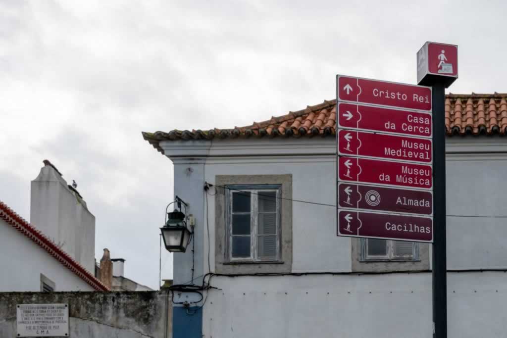 almada cristo rei street signs