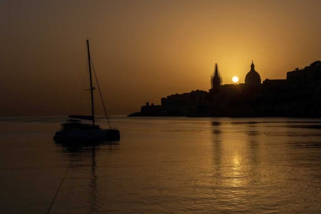 malta sunrise valletta cathedral