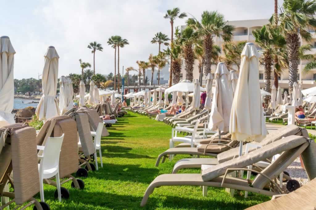 paphos beaches hotels
