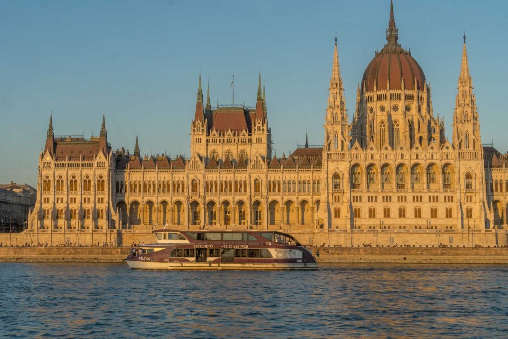 Budapest boat tour parliament