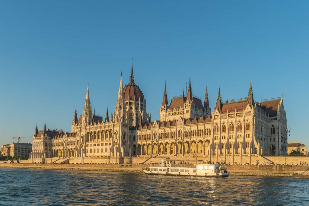 budapest parliament golden hour cruise