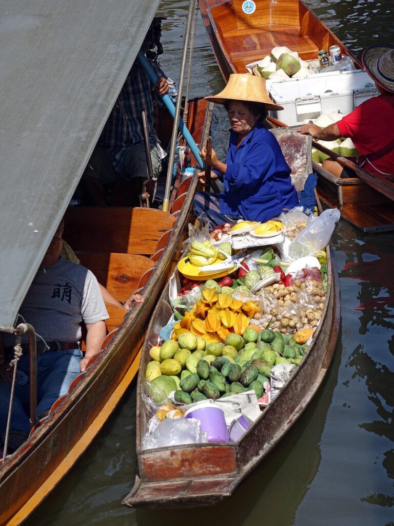 damnoen saduak floating market 