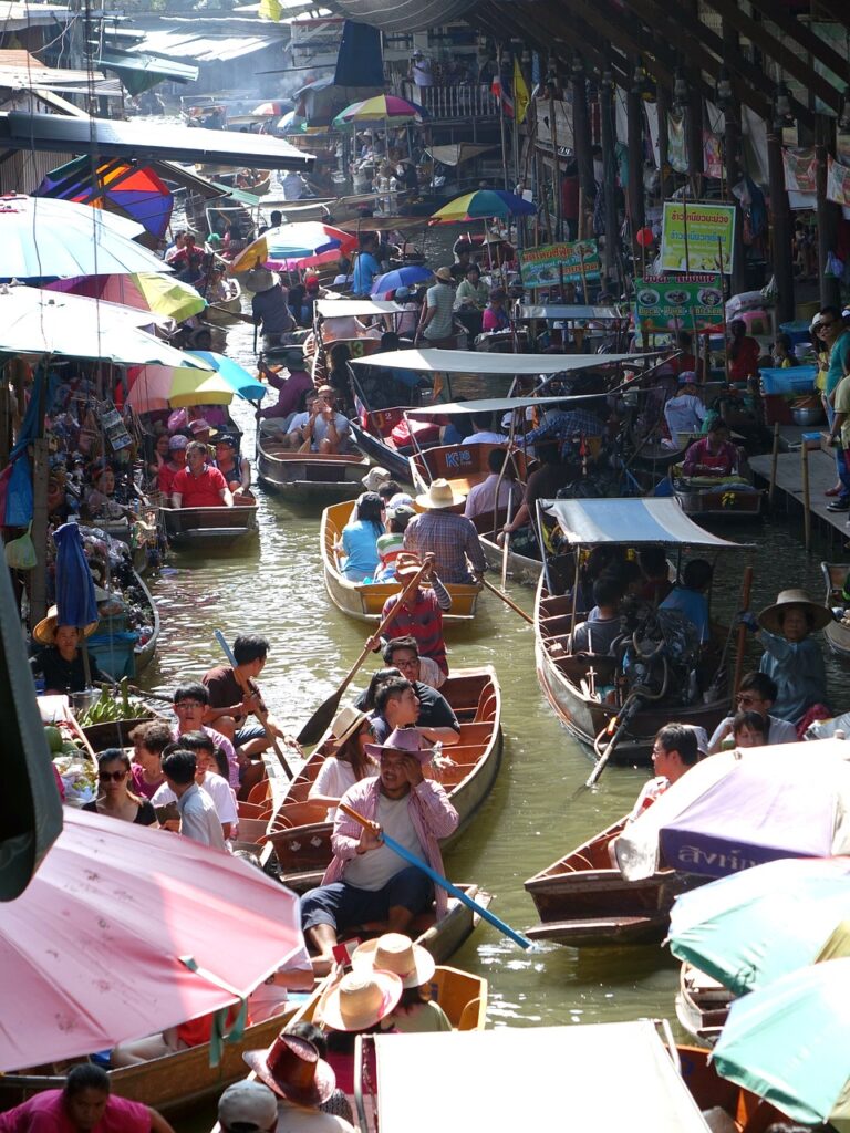 damnoen saduak floating market 