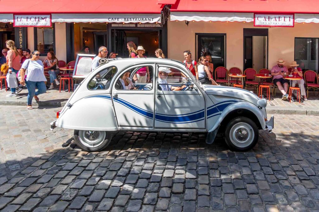 montmartre la boheme vintage car