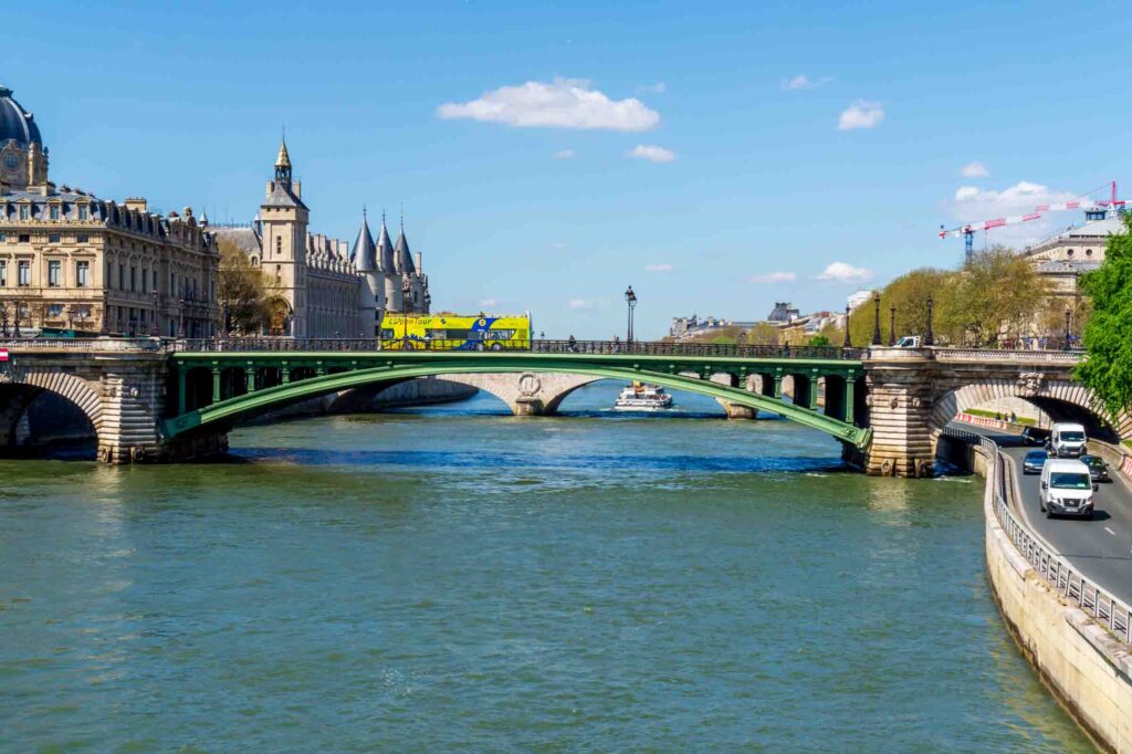paris saint germain des pres bridge